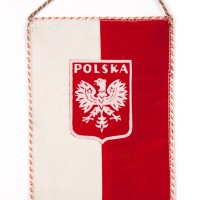Proporczyk z godłem Polskiej Rzeczypospolitej Ludowej. II poł. XX w.